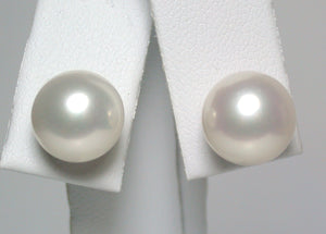 Round white freshwater pearl & 9ct gold earrings