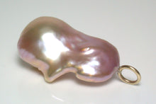 Load image into Gallery viewer, 20x28mm champagne-pink fireball pearl &amp; 9 carat gold pendant