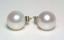 Load image into Gallery viewer, Round white freshwater pearl &amp; 9ct gold earrings