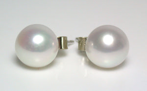 Round white freshwater pearl & 9ct gold earrings