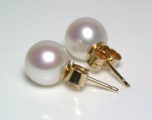 Load image into Gallery viewer, Round white freshwater pearl &amp; 9ct gold earrings