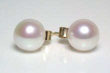 Load image into Gallery viewer, Round white freshwater pearl &amp; 9ct gold earrings