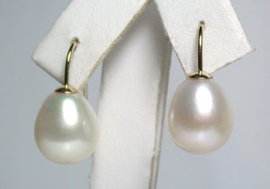 Stunning 11x13.5mm white pearl & 9 carat gold earrings